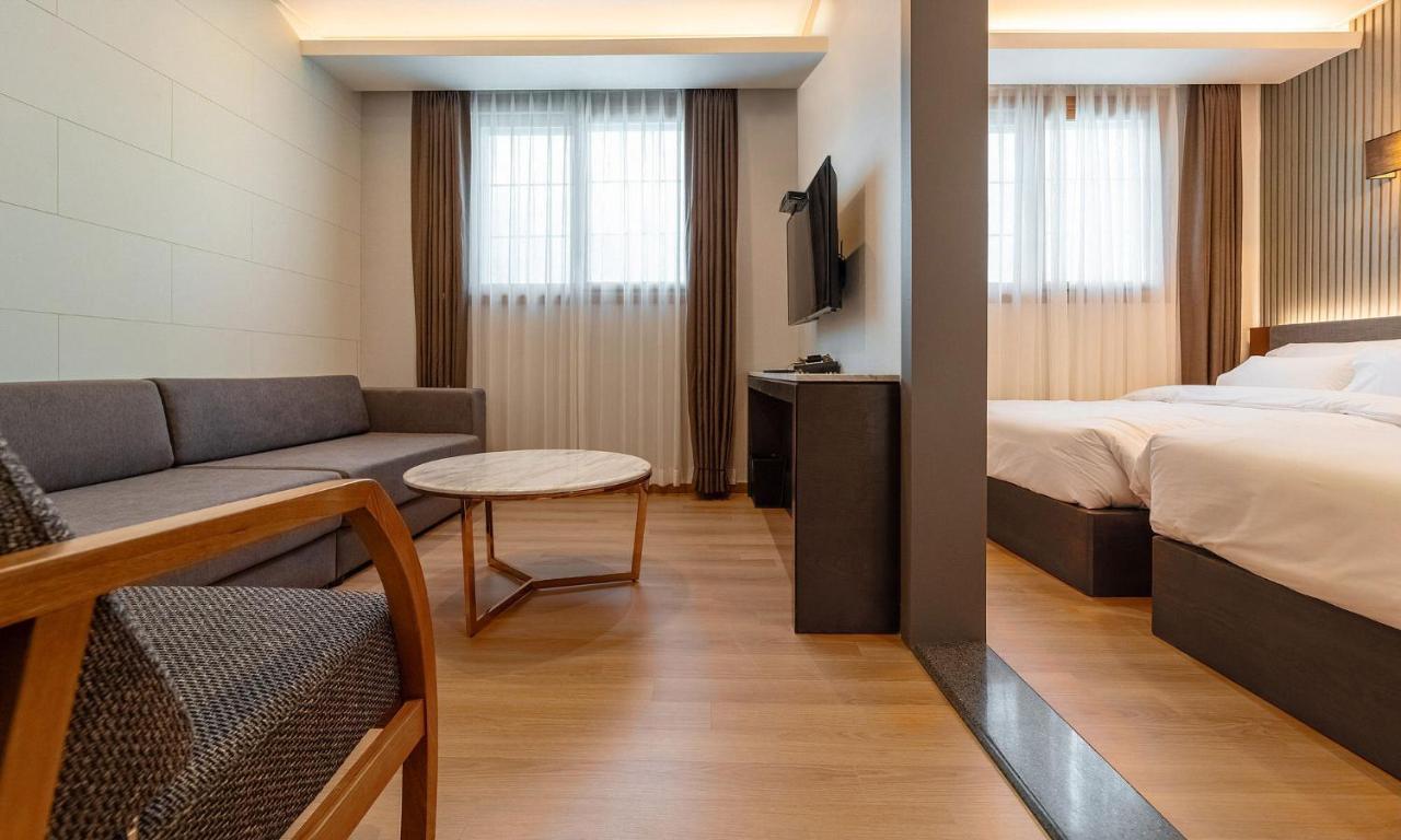 Stubborn Hotel Geoje Bagian luar foto