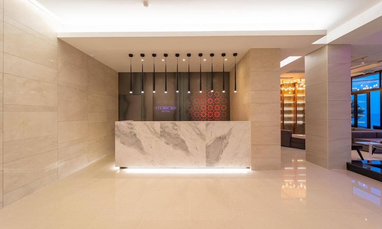 Stubborn Hotel Geoje Bagian luar foto