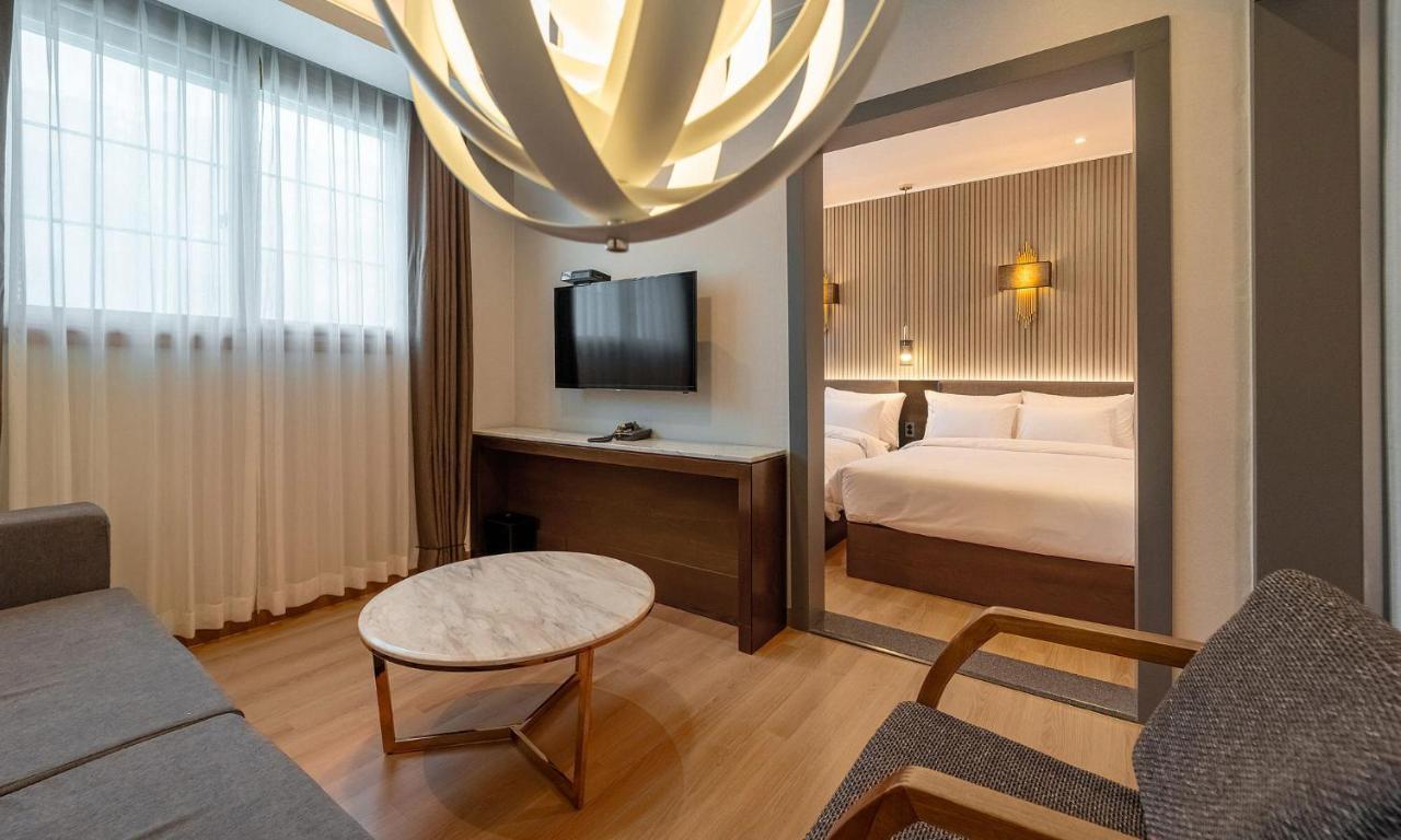 Stubborn Hotel Geoje Bagian luar foto