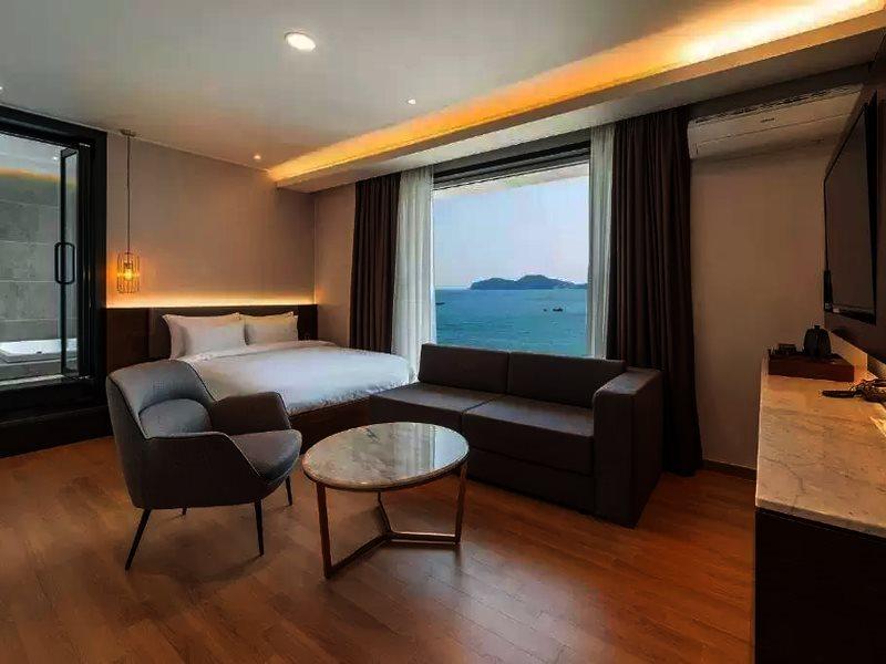 Stubborn Hotel Geoje Bagian luar foto