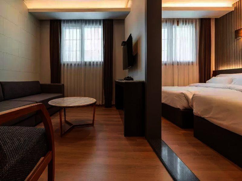 Stubborn Hotel Geoje Bagian luar foto